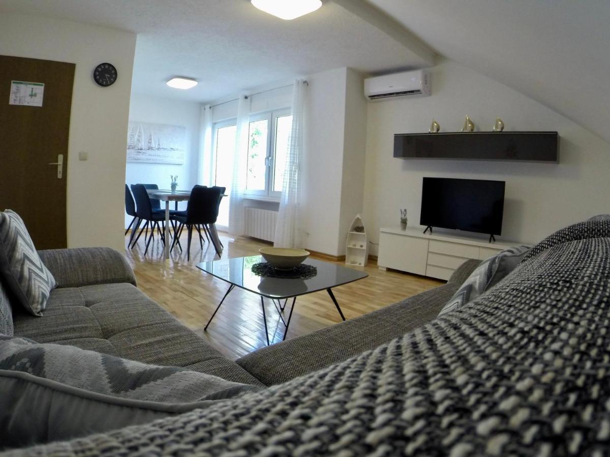 Holiday Apartment Lavanda Sumpetar Jesenice  Ngoại thất bức ảnh