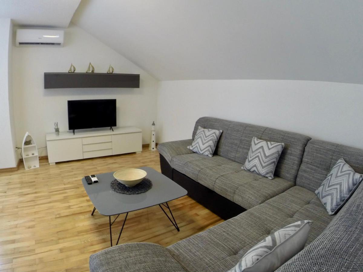 Holiday Apartment Lavanda Sumpetar Jesenice  Ngoại thất bức ảnh